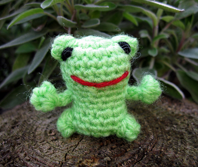 Mini Frog Amigurumi
